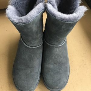 Uggs Size 7 (Denim Gray)